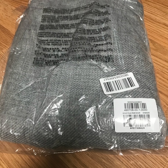 NWT Gap Plaid Grey Scarf - Picture 4 of 4